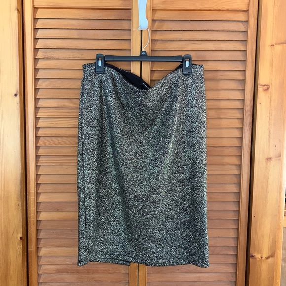 Torrid Metallic Pencil Skirt💋💋💋💋💋💋💋💋💋💋💋💋💋💋💋💋💋 - Picture 4 of 7